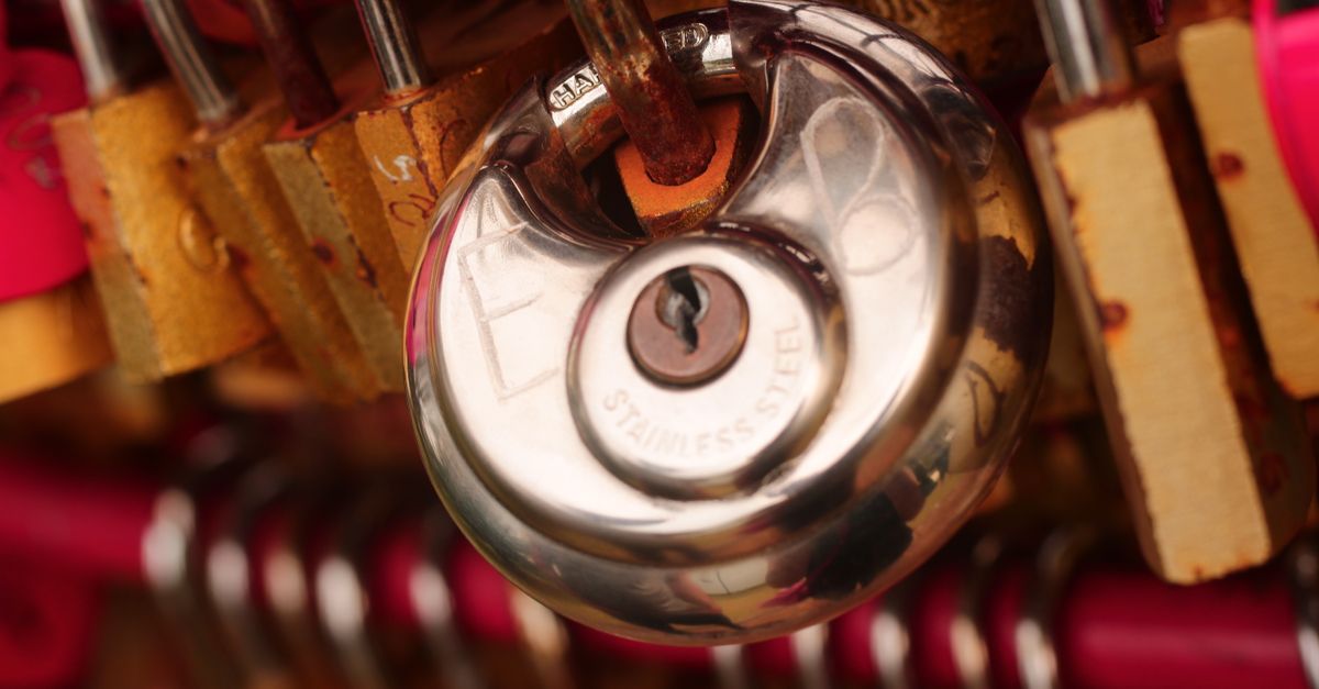Broken Key Stuck in the Lock? How Brooklyn Locksmiths Get It Out — Brooklyn Heights Locksmith