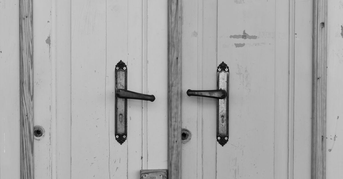 Door Knob Lock Sticking or Loose? When to Repair vs. Replace — Brooklyn Heights Locksmith